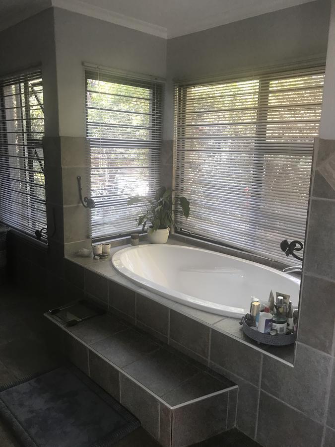 Koru Guesthouse Pretoria Bagian luar foto